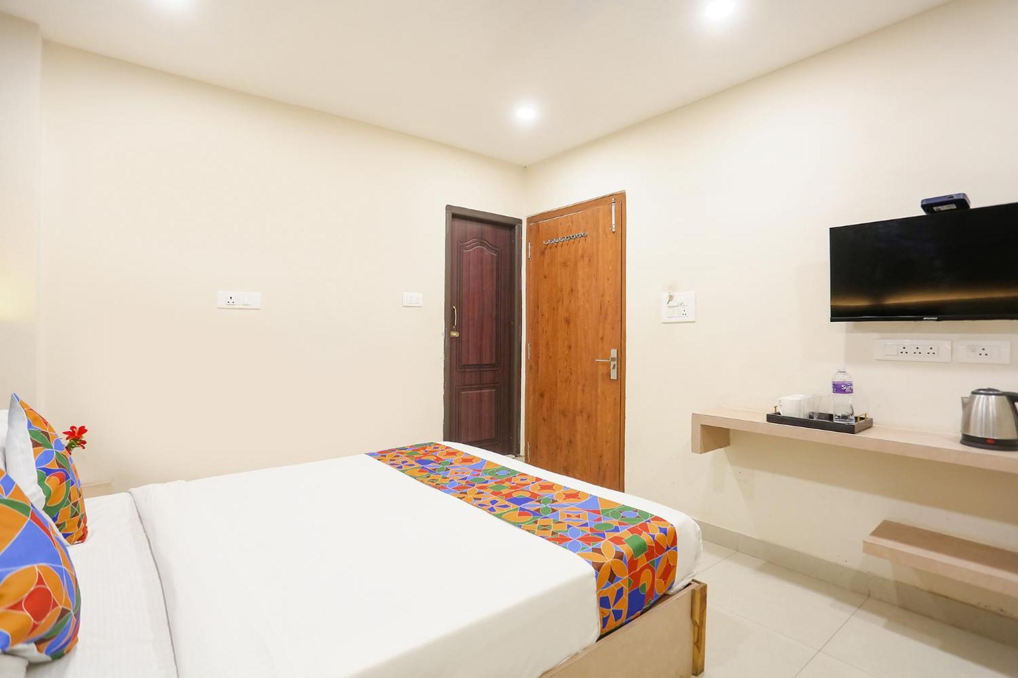 Fabhotel Hari Kunj 900 M From Kashi Vishwanath Temple Varanasi Bagian luar foto