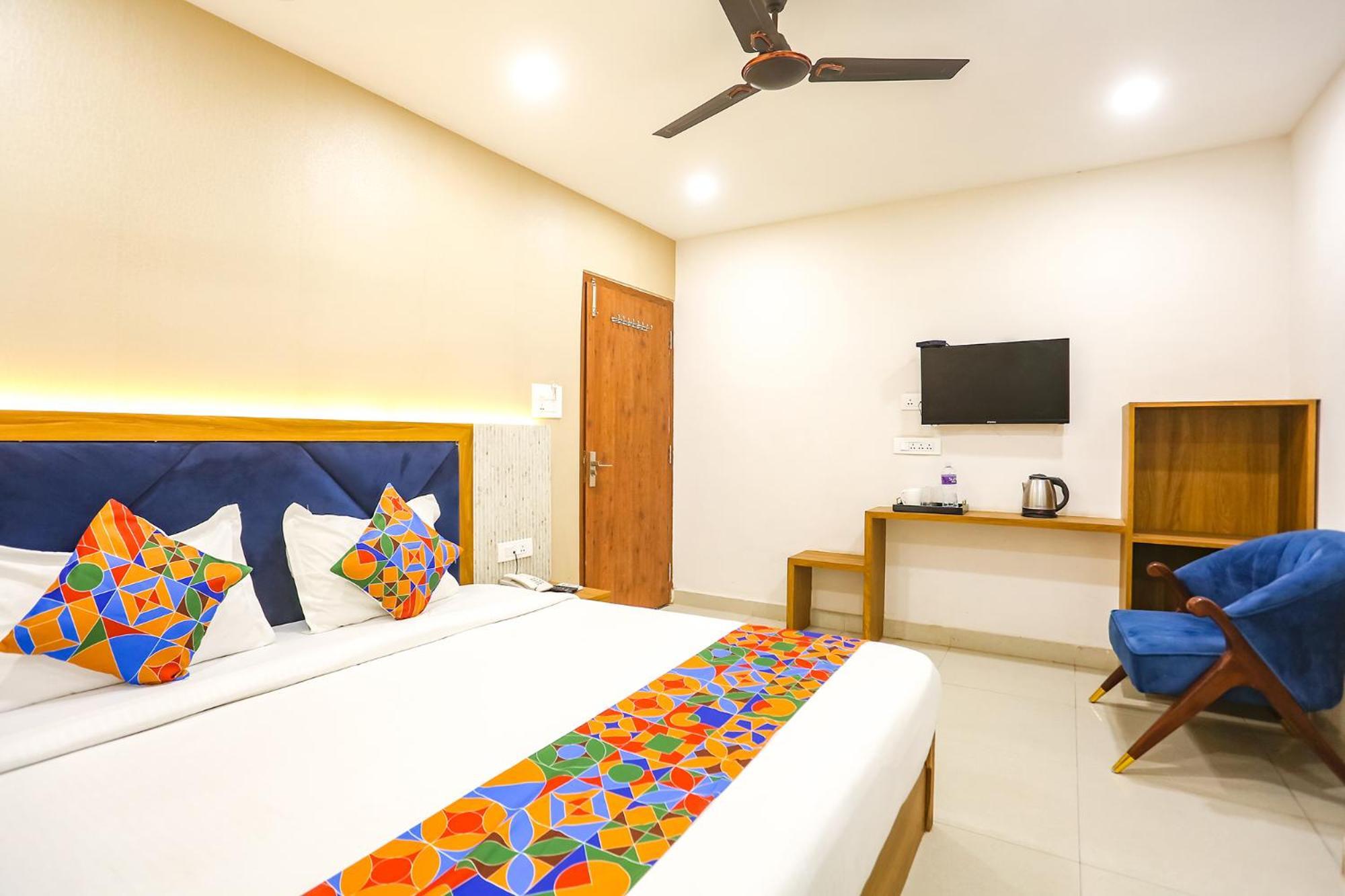 Fabhotel Hari Kunj 900 M From Kashi Vishwanath Temple Varanasi Bagian luar foto