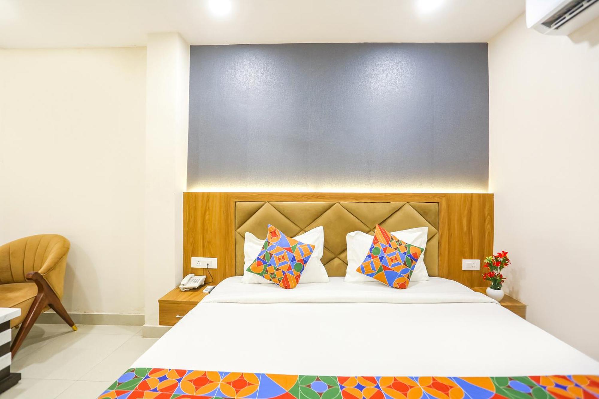 Fabhotel Hari Kunj 900 M From Kashi Vishwanath Temple Varanasi Bagian luar foto