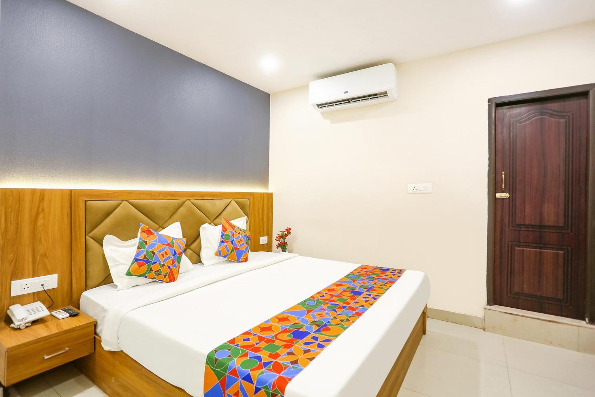 Fabhotel Hari Kunj 900 M From Kashi Vishwanath Temple Varanasi Bagian luar foto
