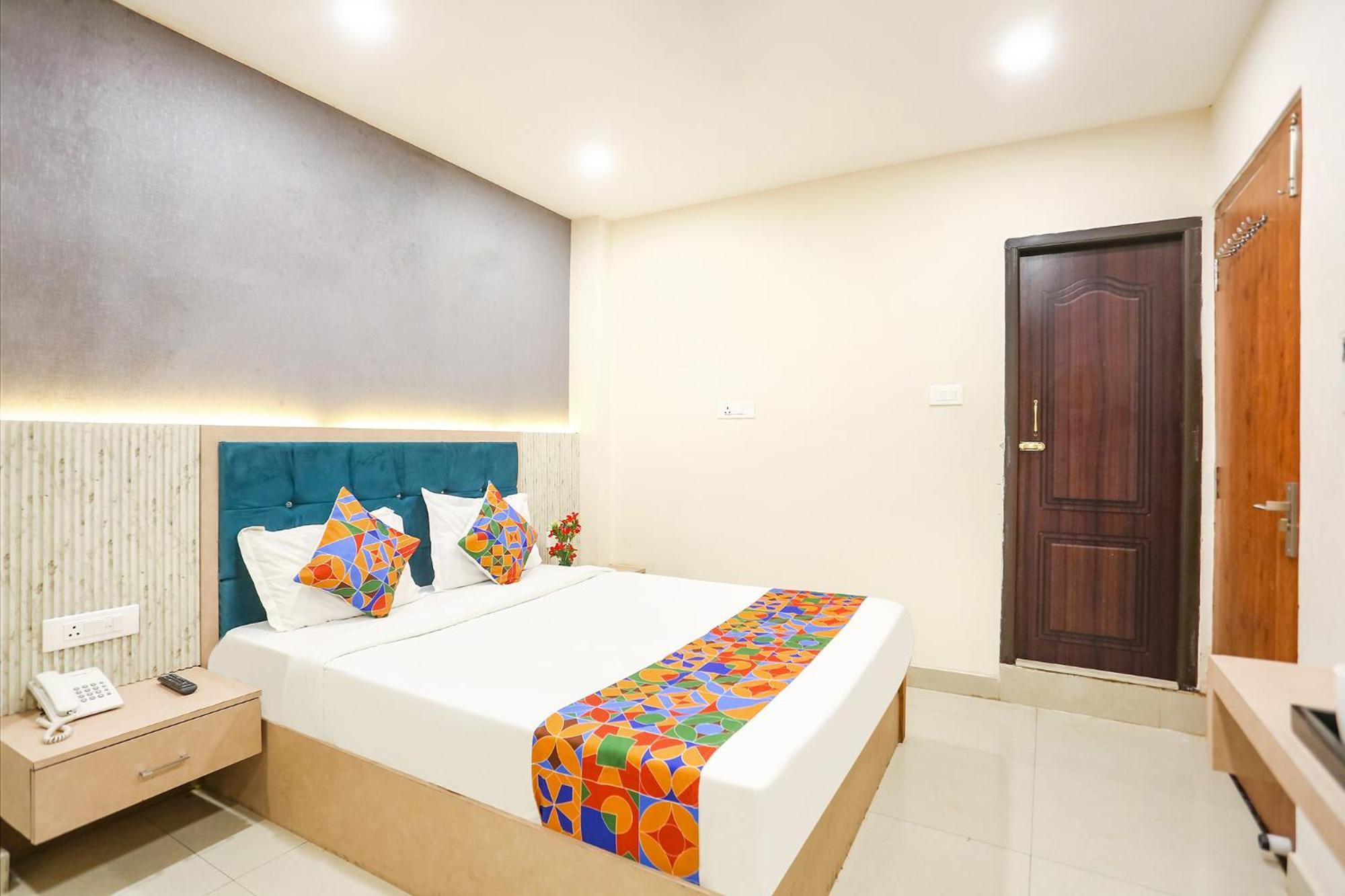Fabhotel Hari Kunj 900 M From Kashi Vishwanath Temple Varanasi Bagian luar foto