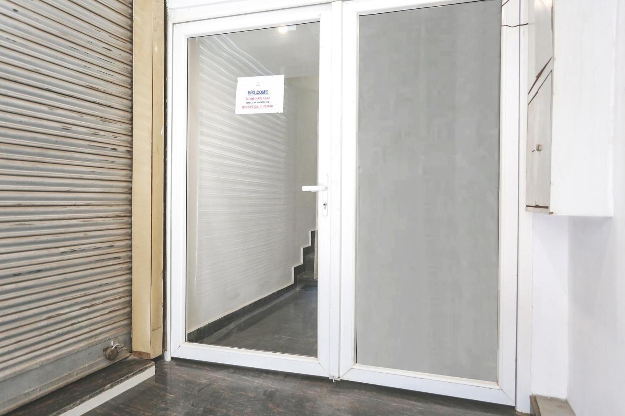 Fabhotel Hari Kunj 900 M From Kashi Vishwanath Temple Varanasi Bagian luar foto