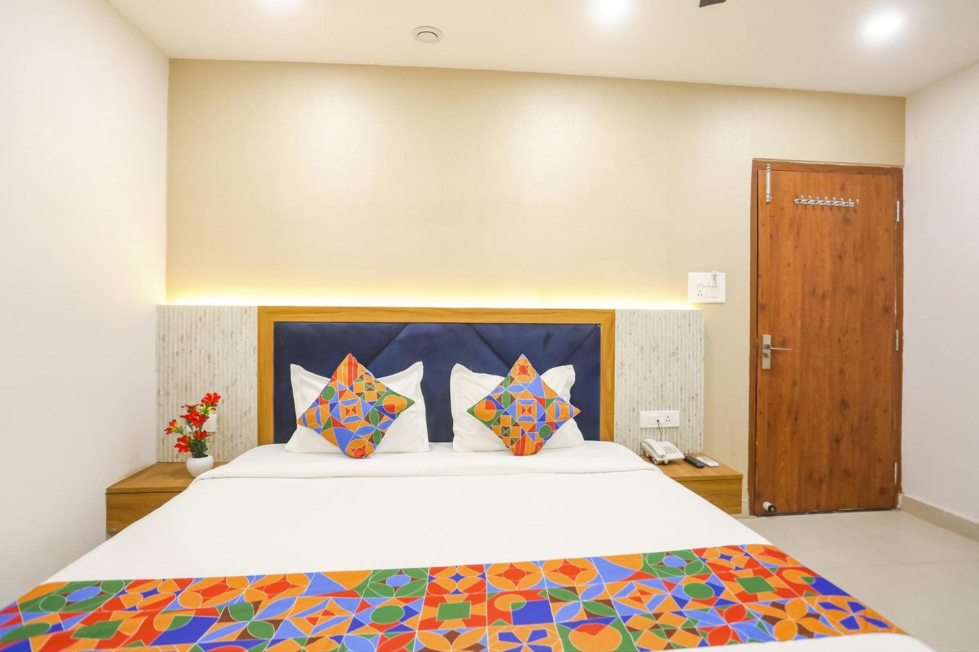 Fabhotel Hari Kunj 900 M From Kashi Vishwanath Temple Varanasi Bagian luar foto